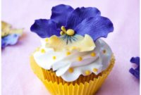 Easy Fondant Pansy Cupcakes