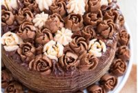 Mastering Buttercream Flowers with Russian Piping Tips