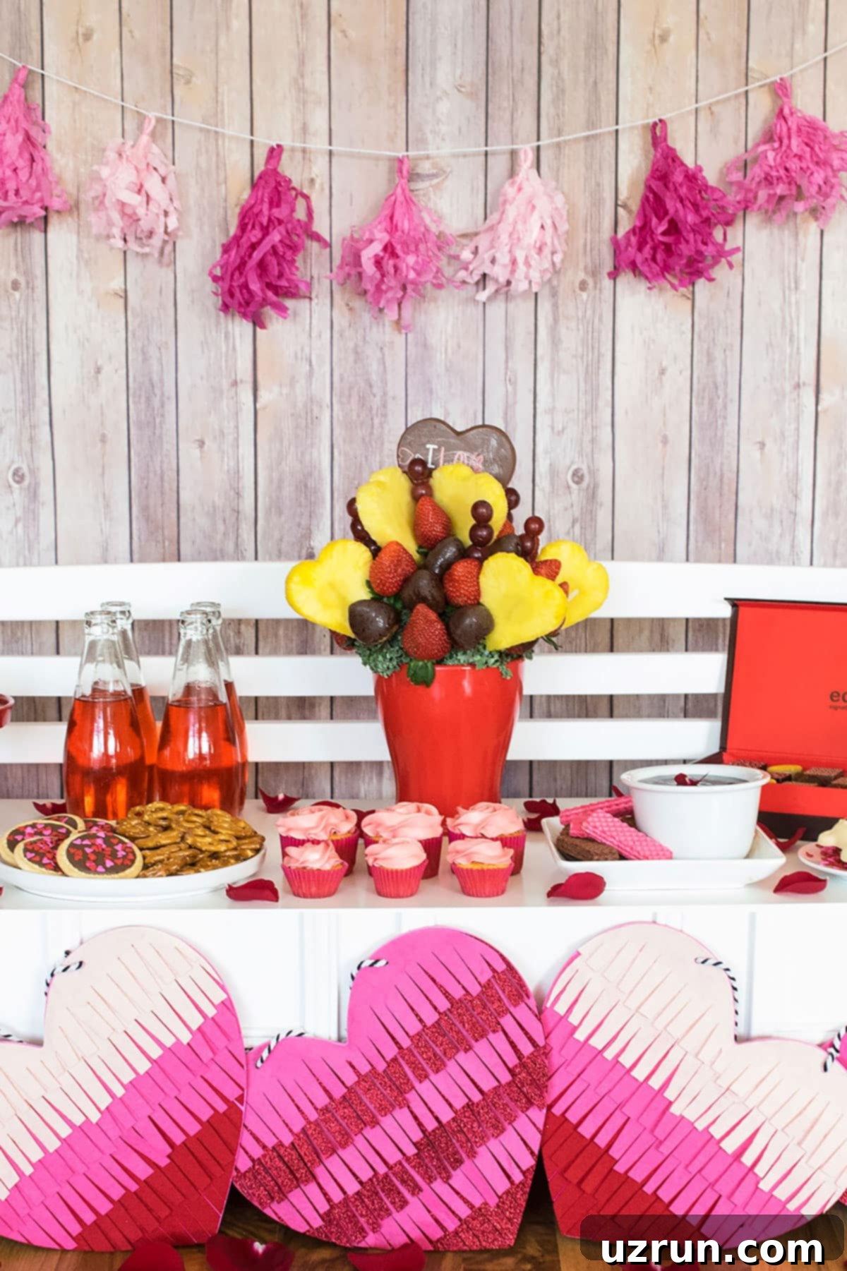 Delicious Food and Romantic Decor for Your Valentine's Day Party 3 Easy Valentine's Day Party Dessert Table.