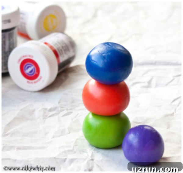 how to color fondant 2