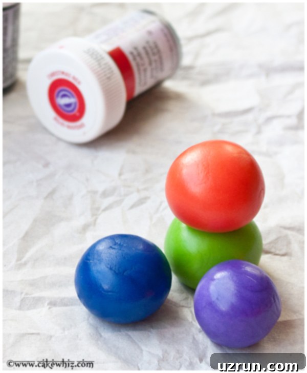 how to color fondant 4