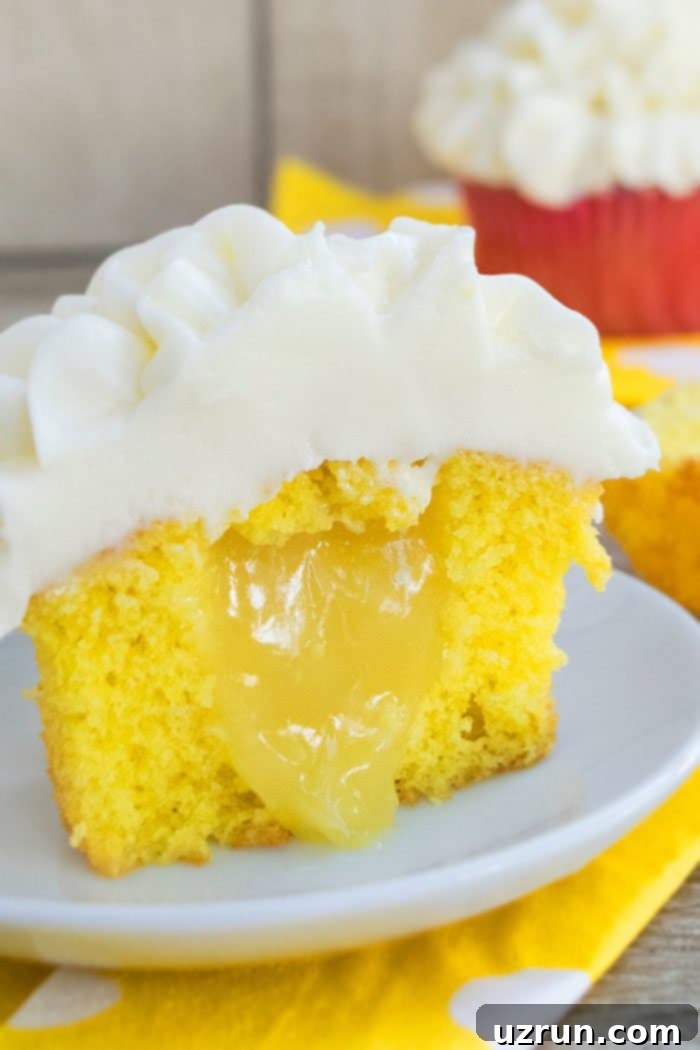 Lemon Cupcakes With Cream Cheese Frosting 3 Lemon Cupcakes With Lemon Curd Filling