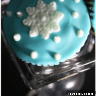 Winter Wonderland Cupcakes 6 Easy Homemade Snowflake Cupcakes on Glass Stand