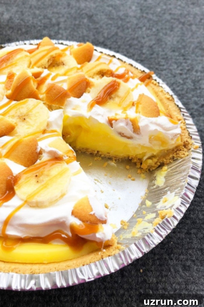 Easy Banana Cream Pie 4 Easy Homemade Banana Pudding Pie With One Slice Removed