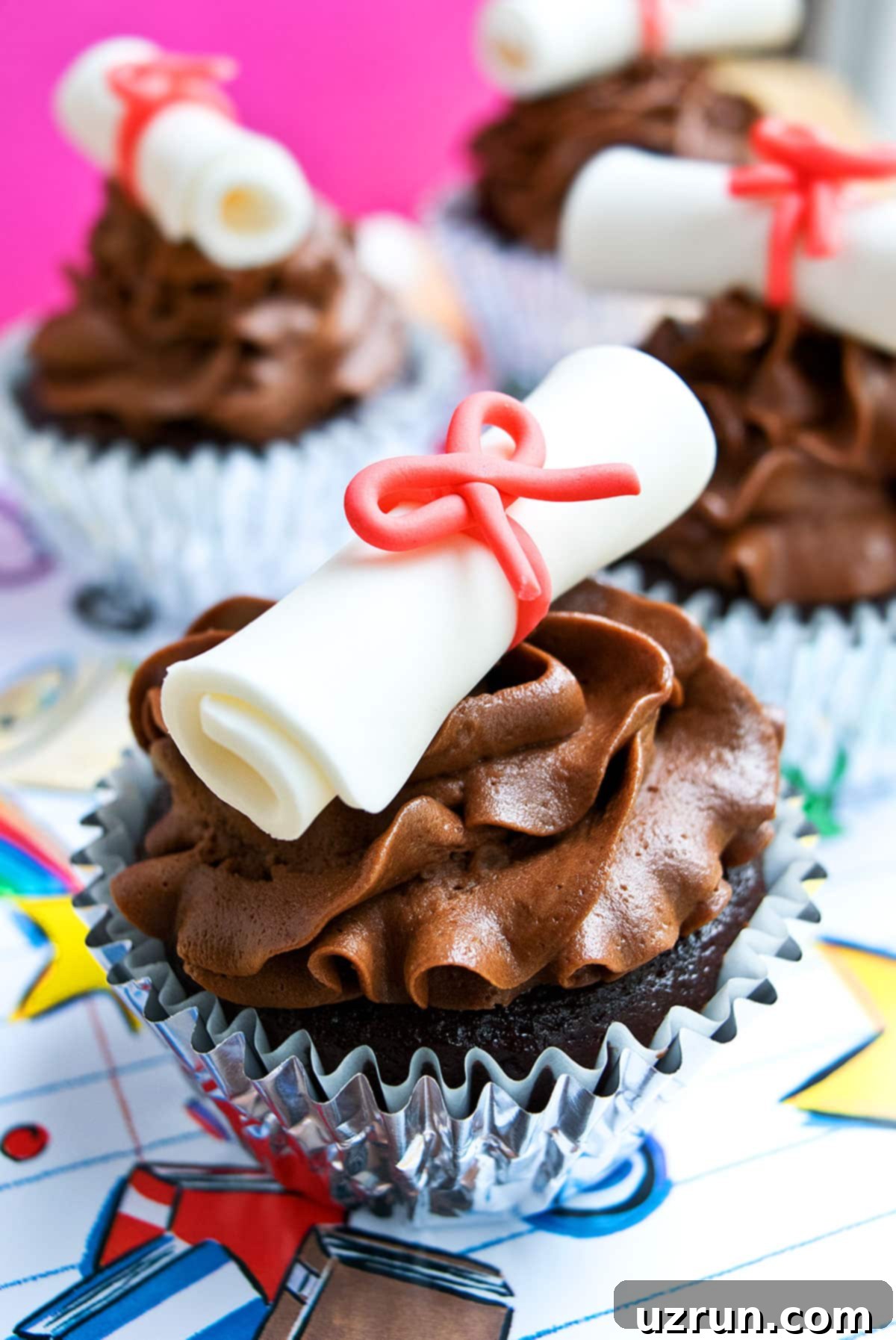 Easy Graduation Cupcakes With Fondant Diploma Topper in Silver Liner. 