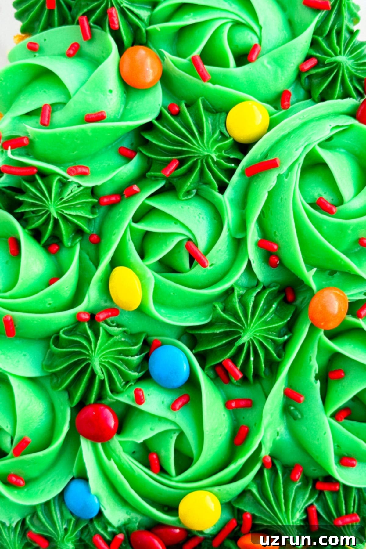 Easy Christmas Tree Cake 7 Closeup Shot of Green Buttercream Icing Roses and Rosettes.