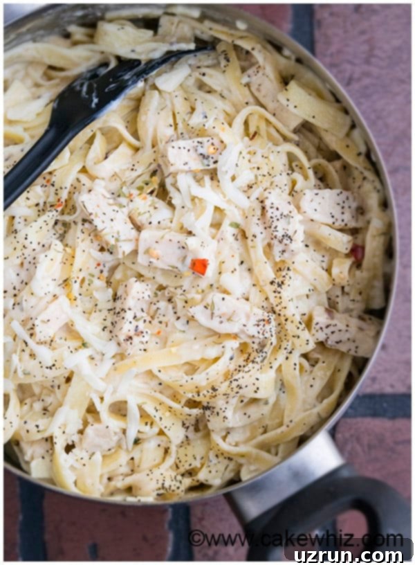 Creamy One Pot Healthy Fettuccine Alfredo with Chicken